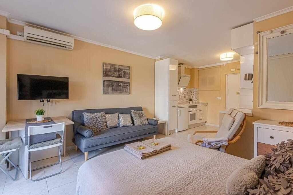 797 Holiday Rentals - Equipado Estudio Cerca Del Parque La Paloma Benalmádena Eksteriør bilde